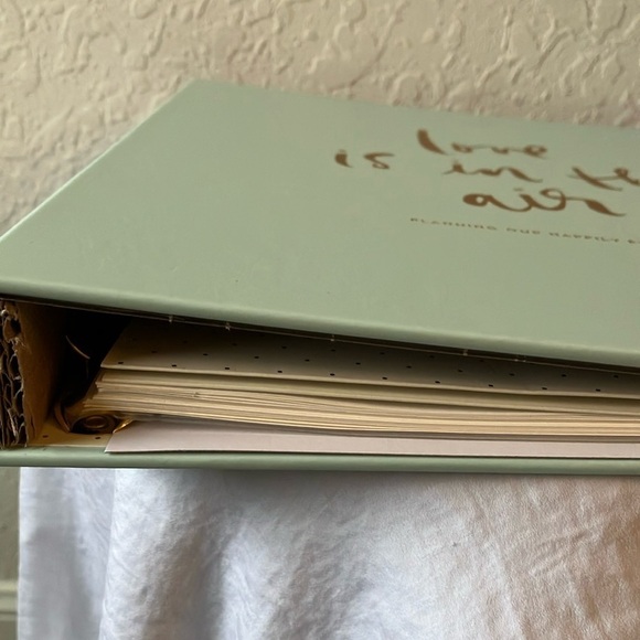 Kate Spade:Bridal Planner-Gold Tone 3 Ring Binder-zipper pouch-48 planning pages - Picture 12 of 16